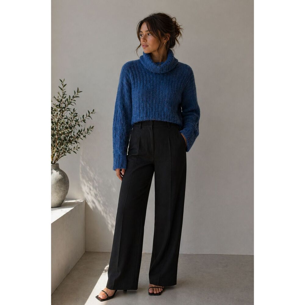 25 SOUTH Turtleneck Cropped Sweater Blue Medium